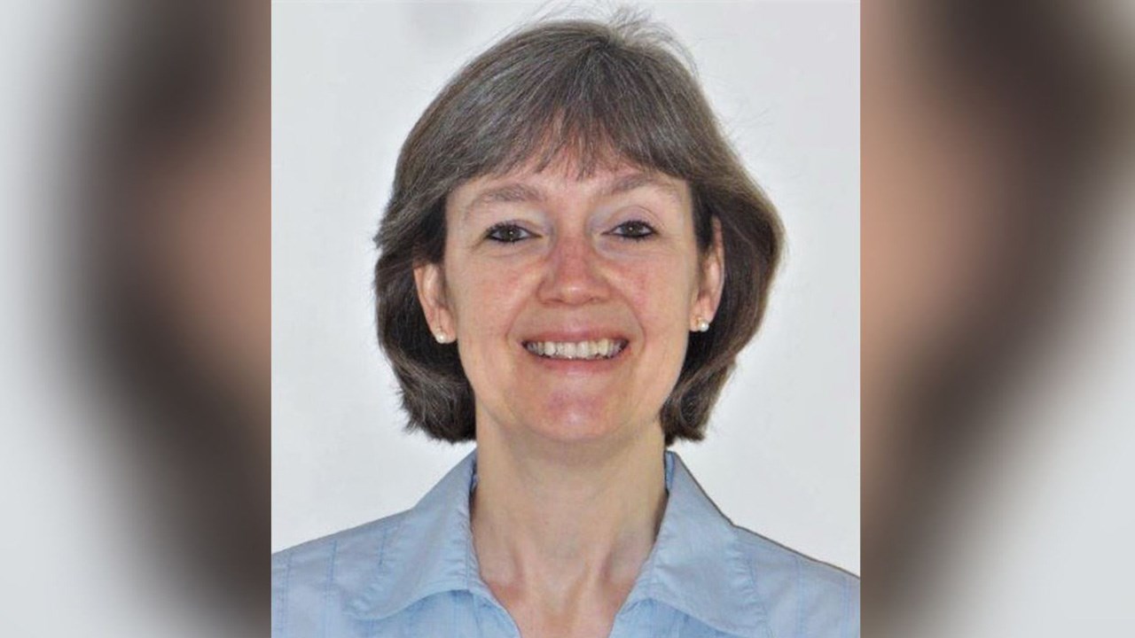 Michèle Morin, interniste gériatre, professeure de clinique au Département de médecine de la faculté de médecine de l’Université Laval, chercheure associée, formatrice et co-gestionnaire médicale à la Direction du soutien à l’autonomie des personnes âgées du Centre intégré de santé et de services sociaux de la Chaudière-Appalaches.