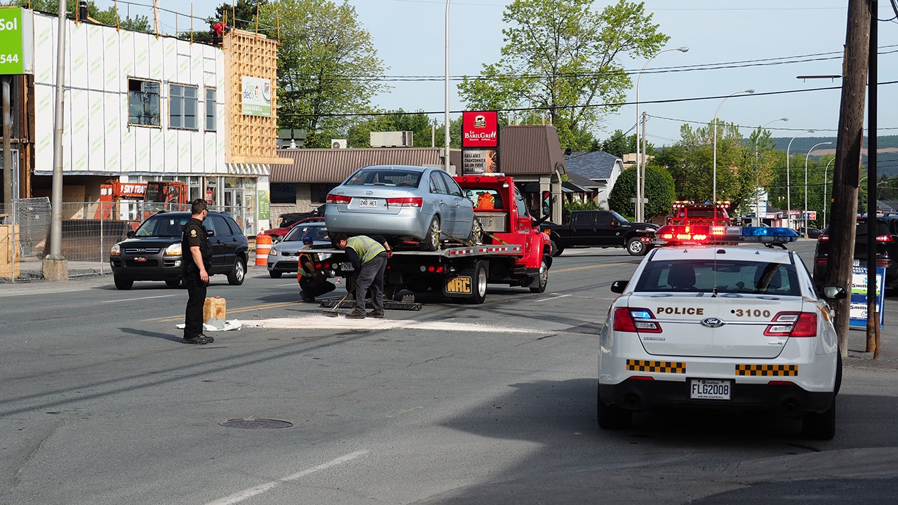 Accident de la route en face du poste de police de Saint-Georges