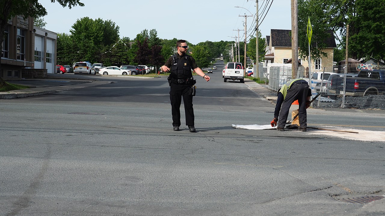 Accident de la route en face du poste de police de Saint-Georges