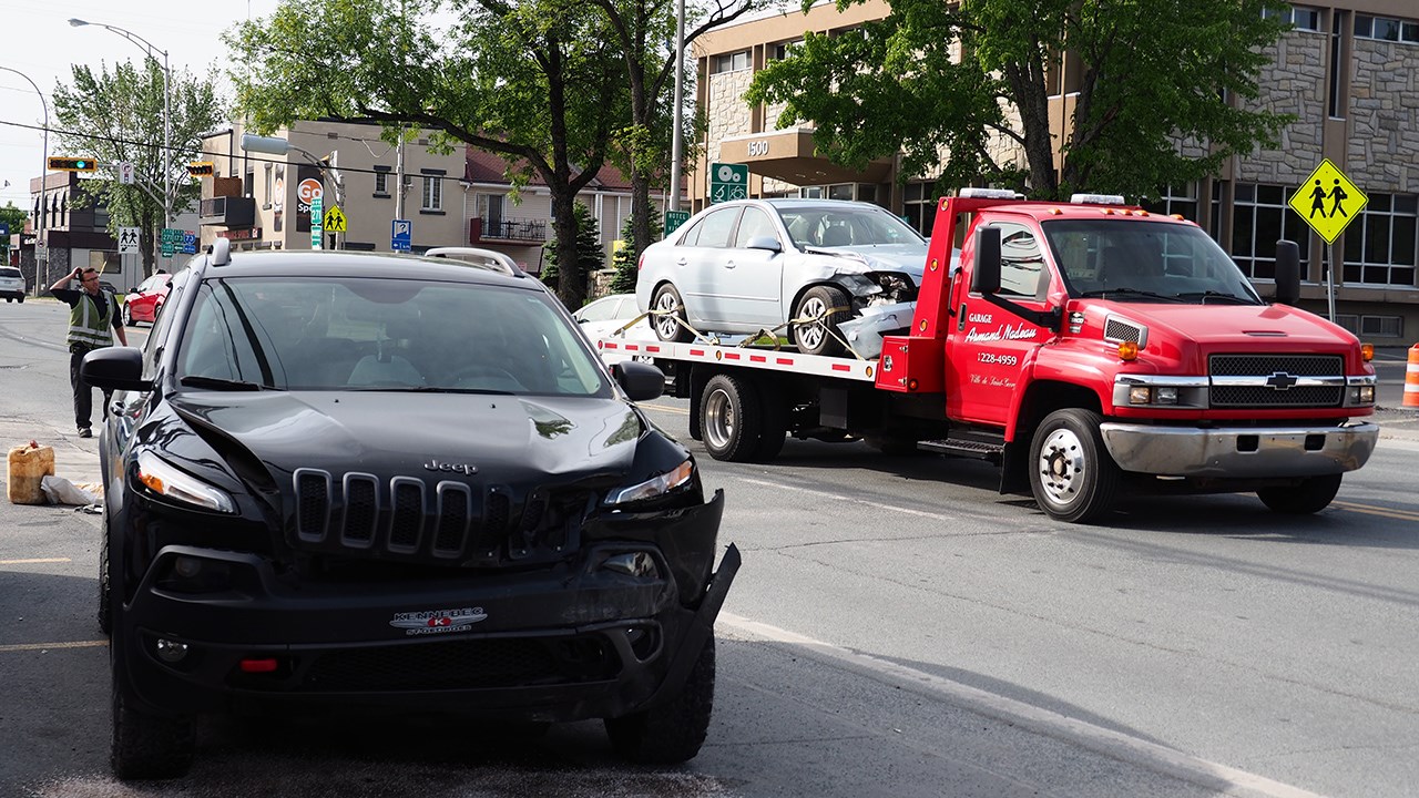 Accident de la route en face du poste de police de Saint-Georges