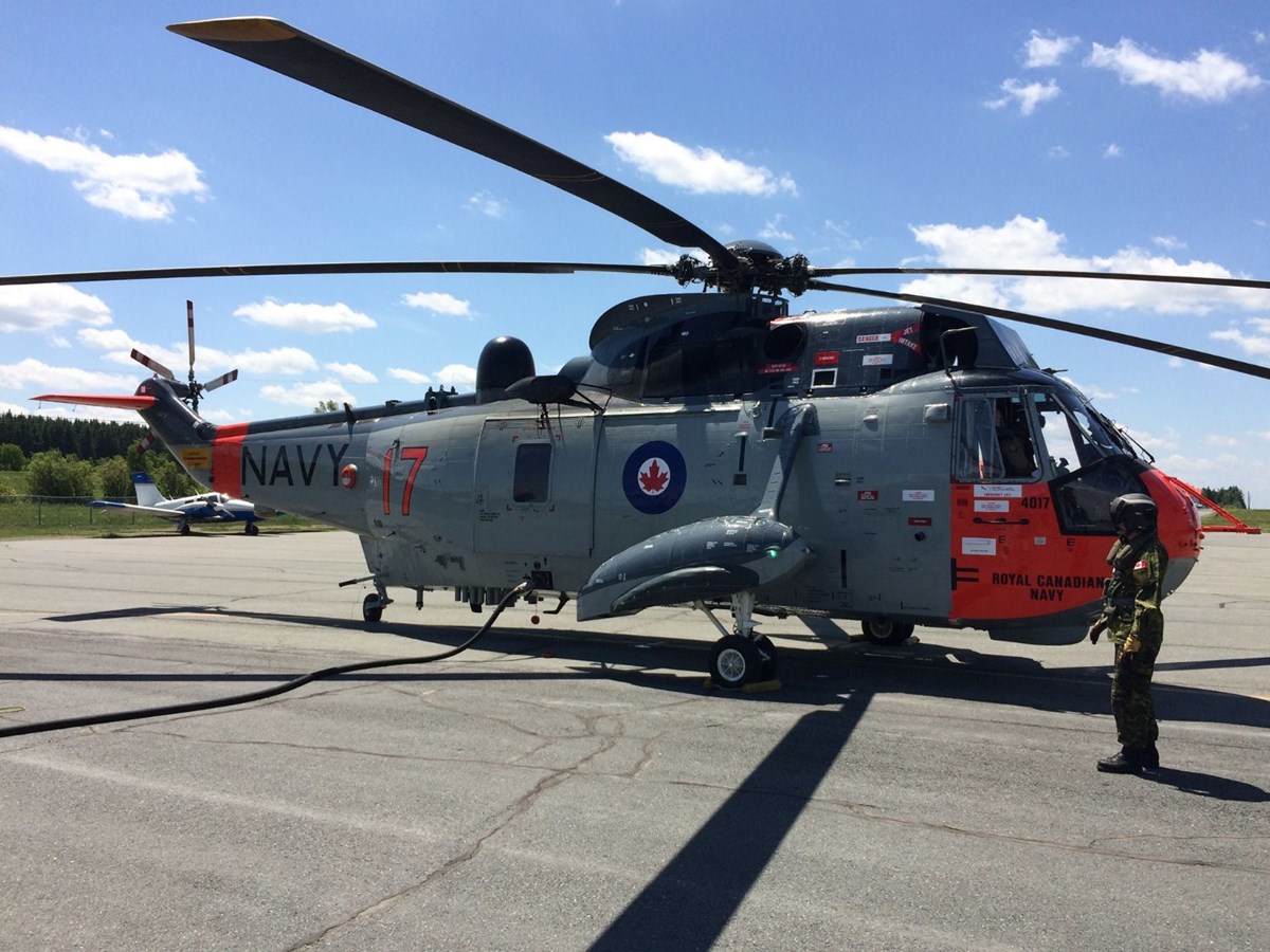 Le Sea King, un hélicoptère historique de passage à l'aéroport de Saint-Georges