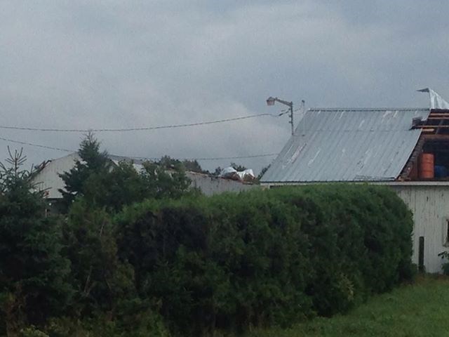 Le vent arrache une rallonge de maison à St-Prosper lundi