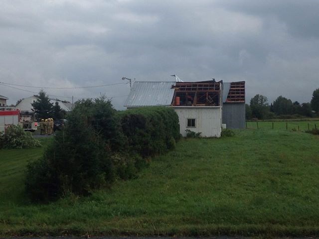 Le vent arrache une rallonge de maison à St-Prosper lundi