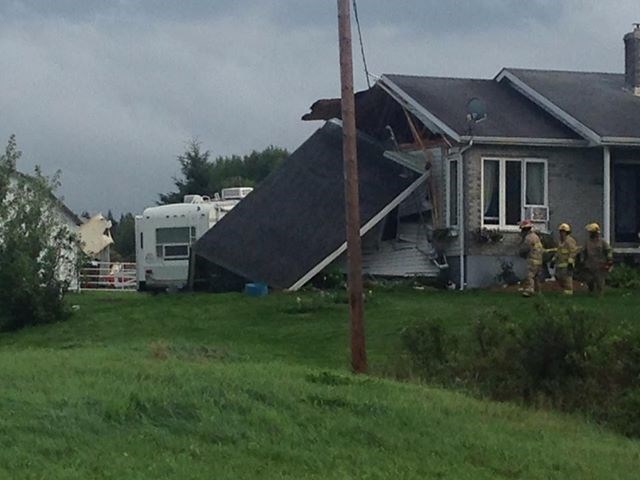 Le vent arrache une rallonge de maison à St-Prosper lundi