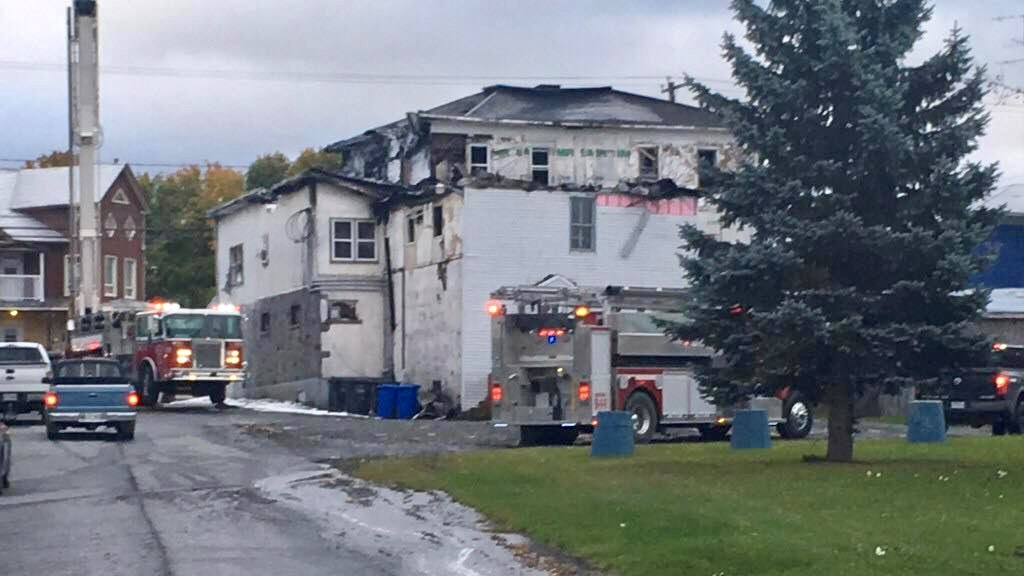 Les flammes ravagent l'Hôtel Lambton