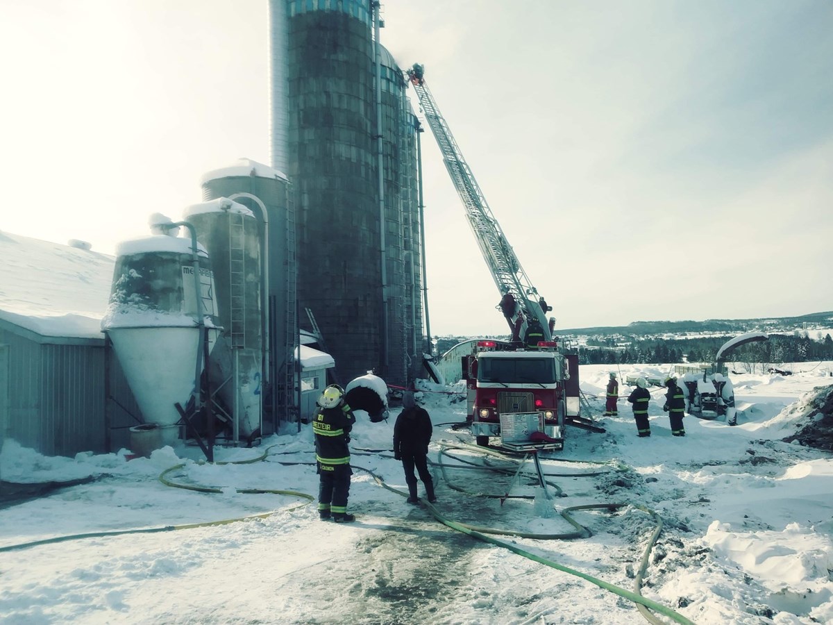 Un incendie est en cours dans un silo à East Broughton
