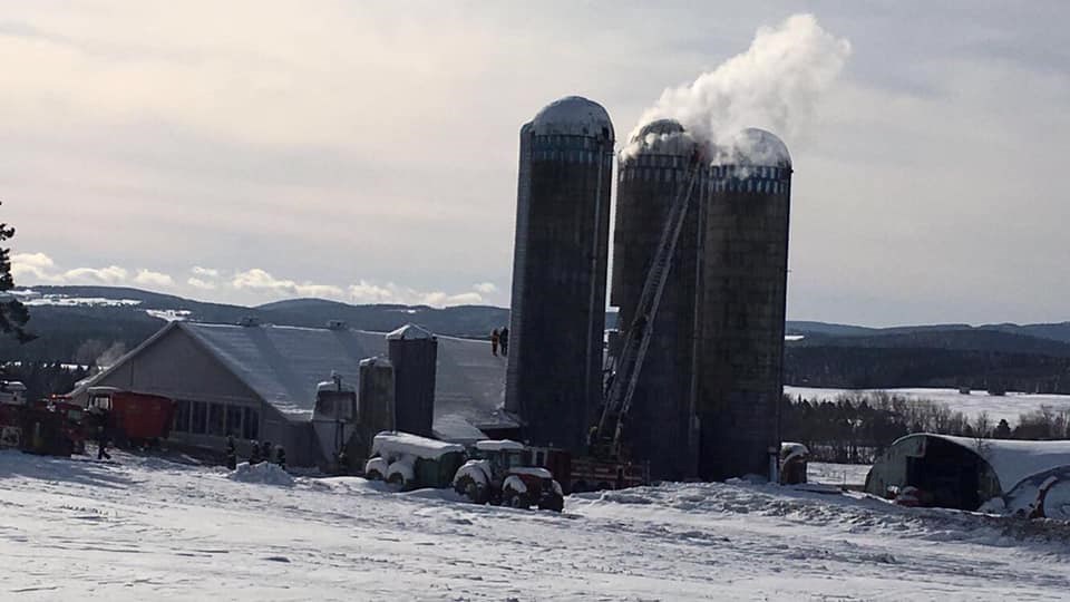 Un incendie est en cours dans un silo à East Broughton