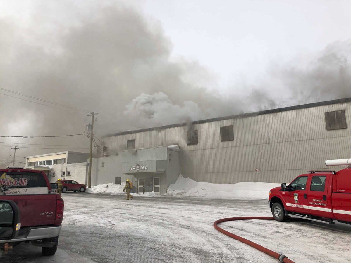Un incendie en cours à l'ancien aréna de St-Prosper