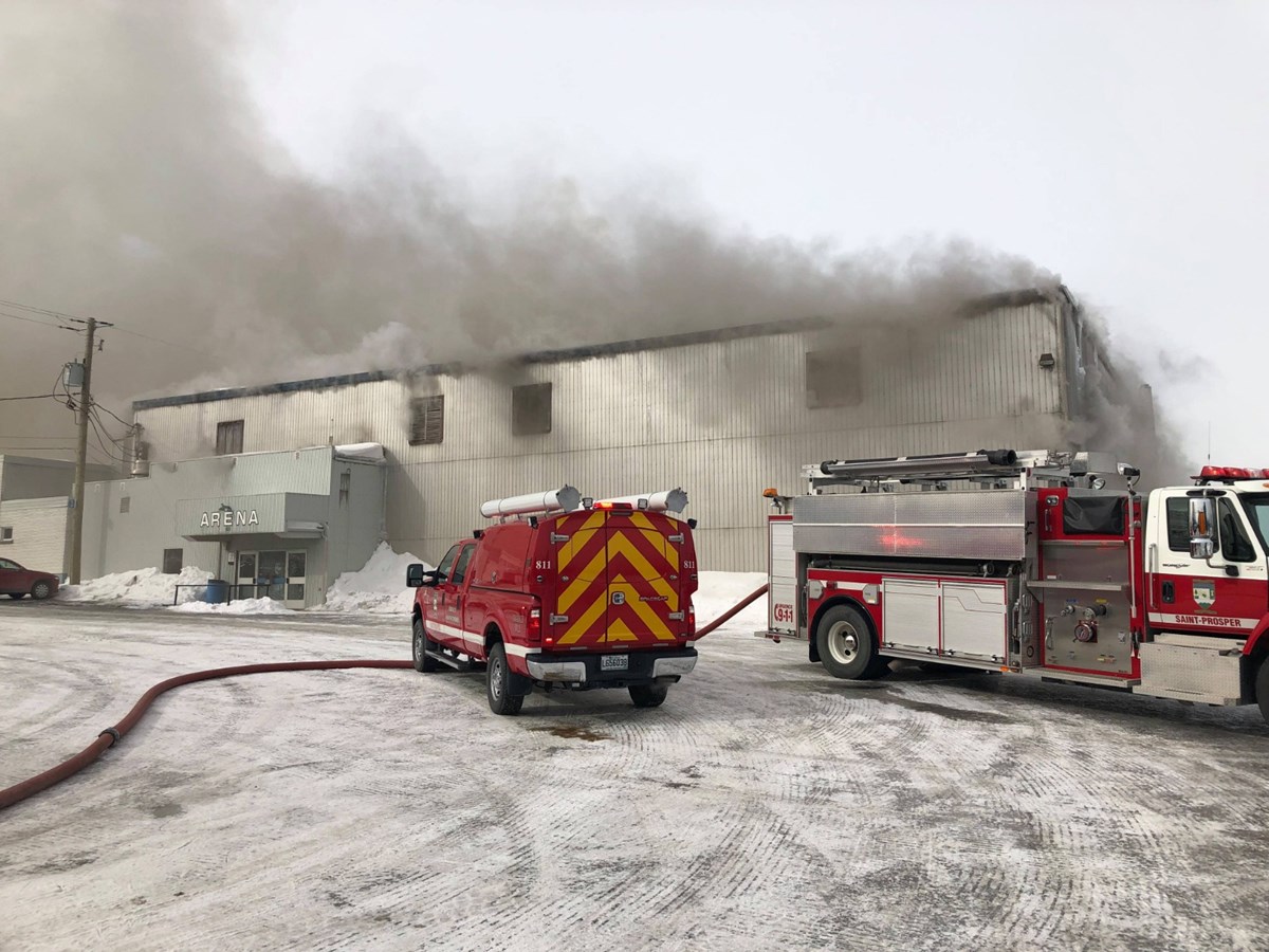 Un incendie en cours à l'ancien aréna de St-Prosper