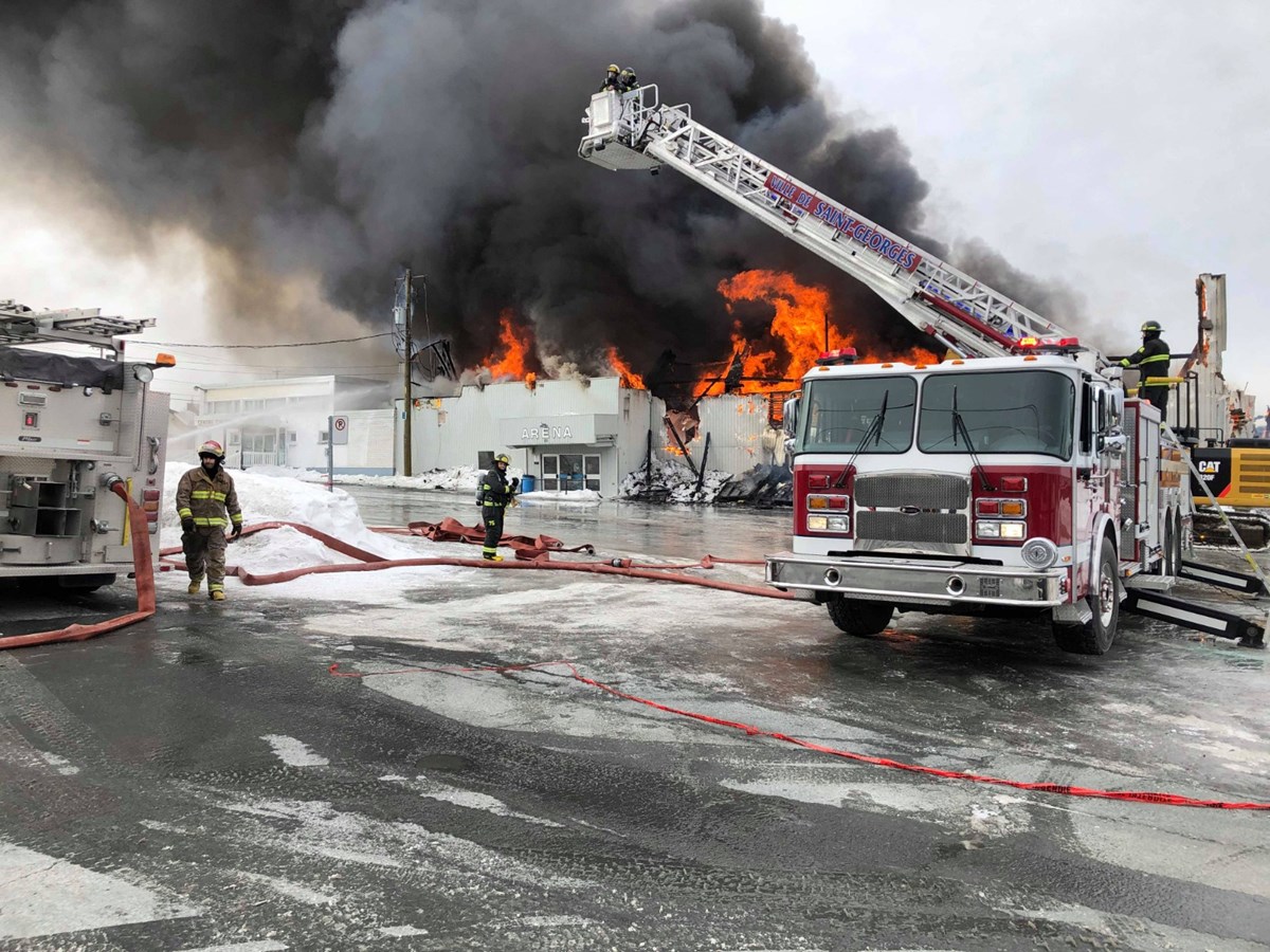 Un incendie en cours à l'ancien aréna de St-Prosper