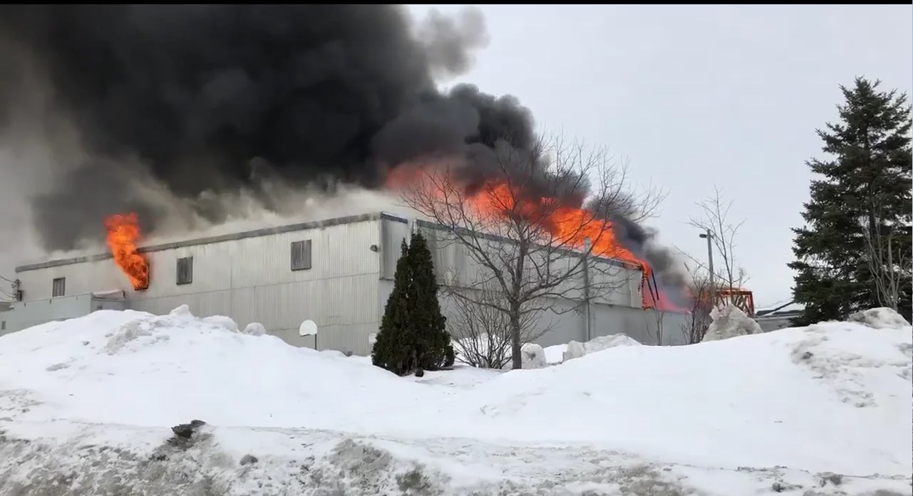Un incendie en cours à l'ancien aréna de St-Prosper