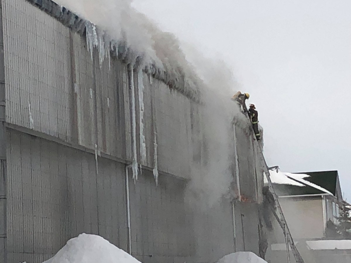 Un incendie en cours à l'ancien aréna de St-Prosper
