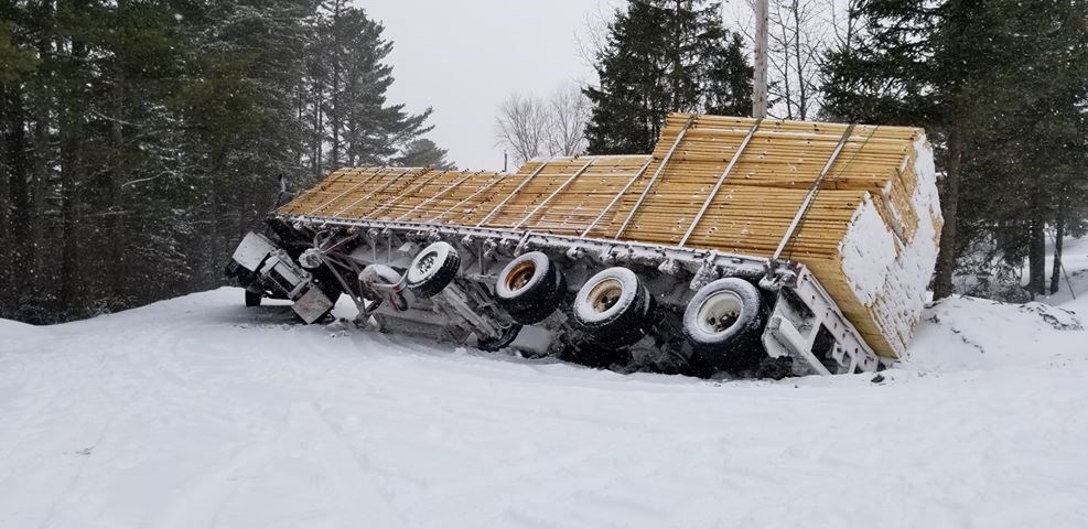 Un camion renversé dans le secteur Jersey-Mills