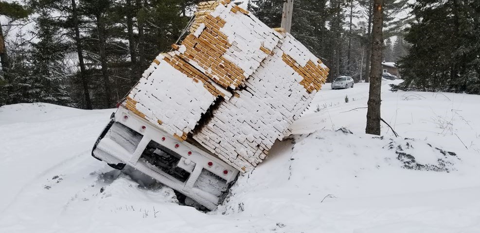 Un camion renversé dans le secteur Jersey-Mills