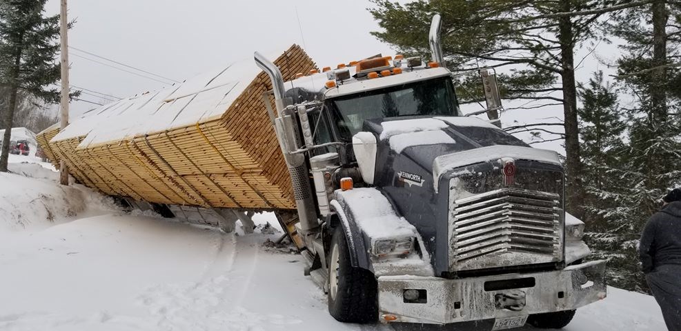 Un camion renversé dans le secteur Jersey-Mills