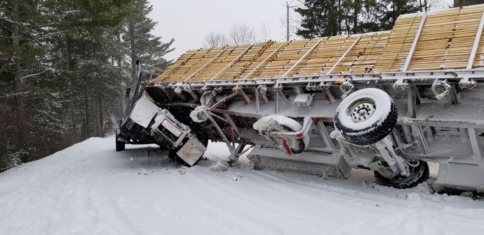 Un camion renversé dans le secteur Jersey-Mills