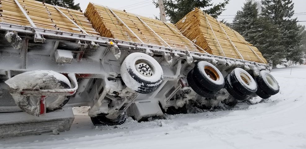 Un camion renversé dans le secteur Jersey-Mills