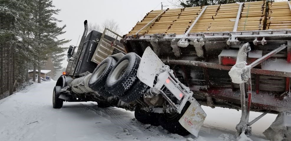 Un camion renversé dans le secteur Jersey-Mills