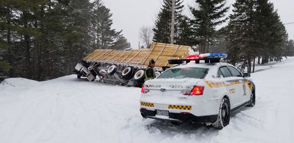 Un camion renversé dans le secteur Jersey-Mills