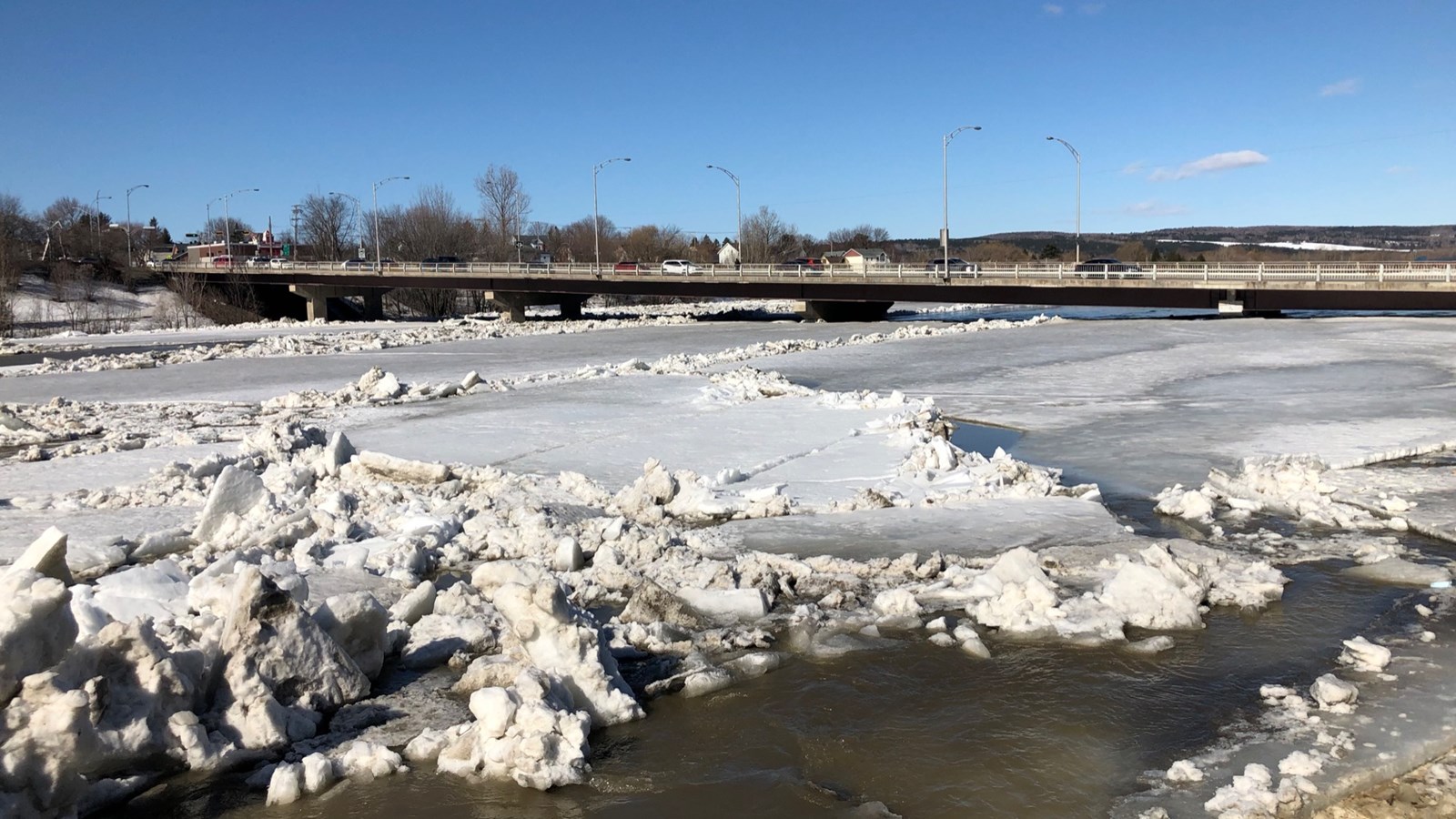 La rivière Chaudière, près du pont David-Roy sur la 1re avenue.