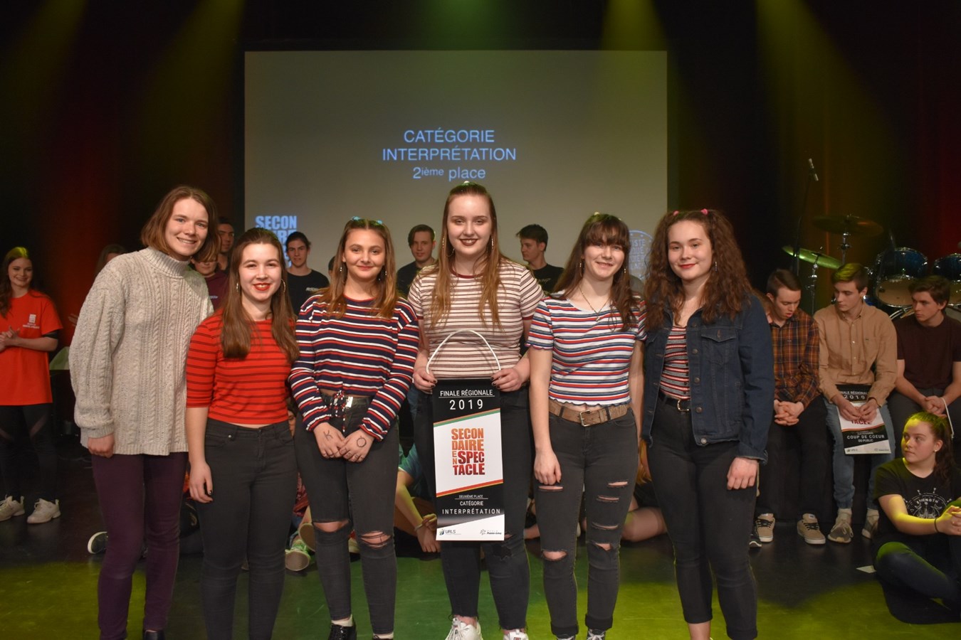 Audrey-Rose Lachance, Océane Tremblay-Fournier, Cloé St-Pierre, Maété Pereboom et Zoé Ouellet, de l’école secondaire Veilleux, ont remporté la 2e place dans la catégorie Interprétation avec « Fille de personne ».