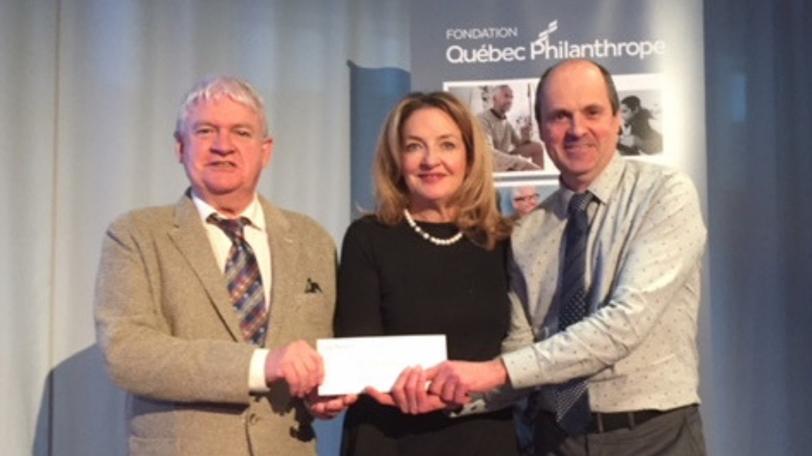 Michel Lapointe, président de la Fondation du CRDP-CA, Sylvie Beaulieu, présidente du comité d’attribution de l’aide financière et membre du conseil d’administration d’attribution de l’aide financière de la Fondation Québec philanthrope.