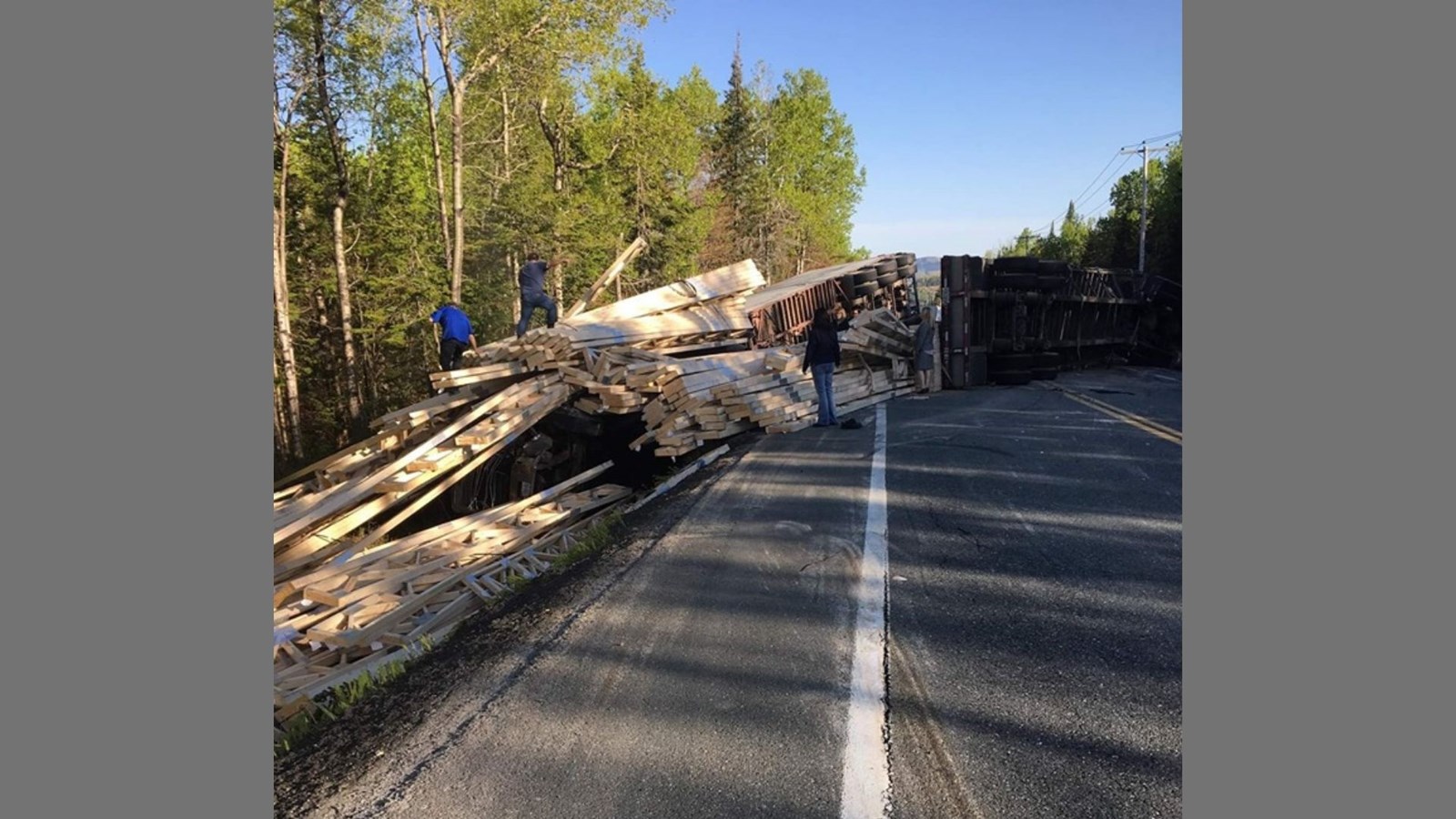 Accident de deux semi-remorques sur la route 269 près d'Adstock