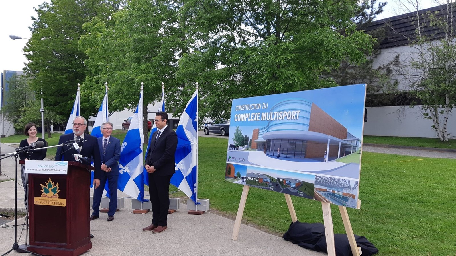 L'annonce a eu lieu devant la Polyvalente de St-Georges