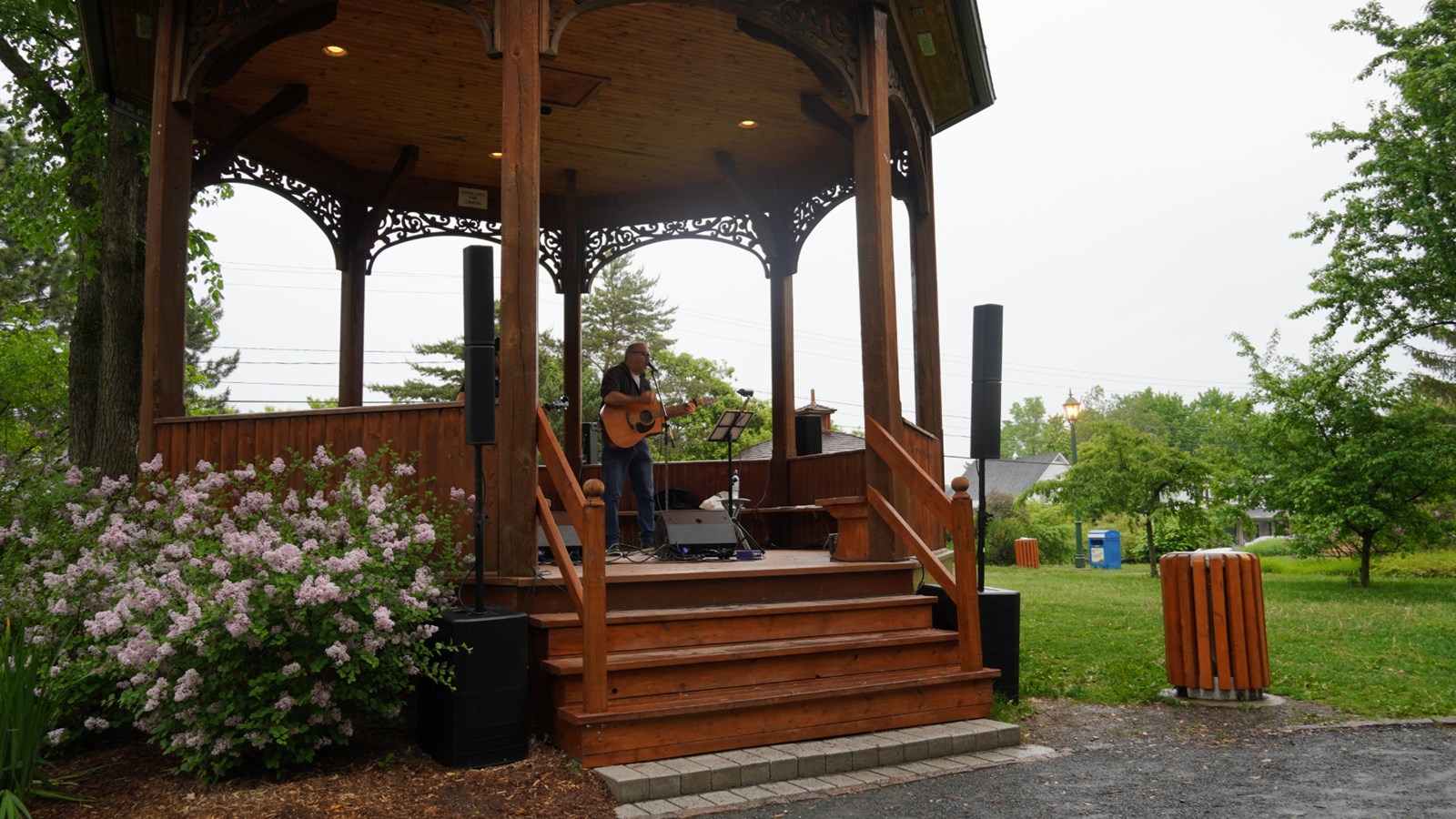 Le duo Pat et Mik se produit en spectacle à l’Arboretum