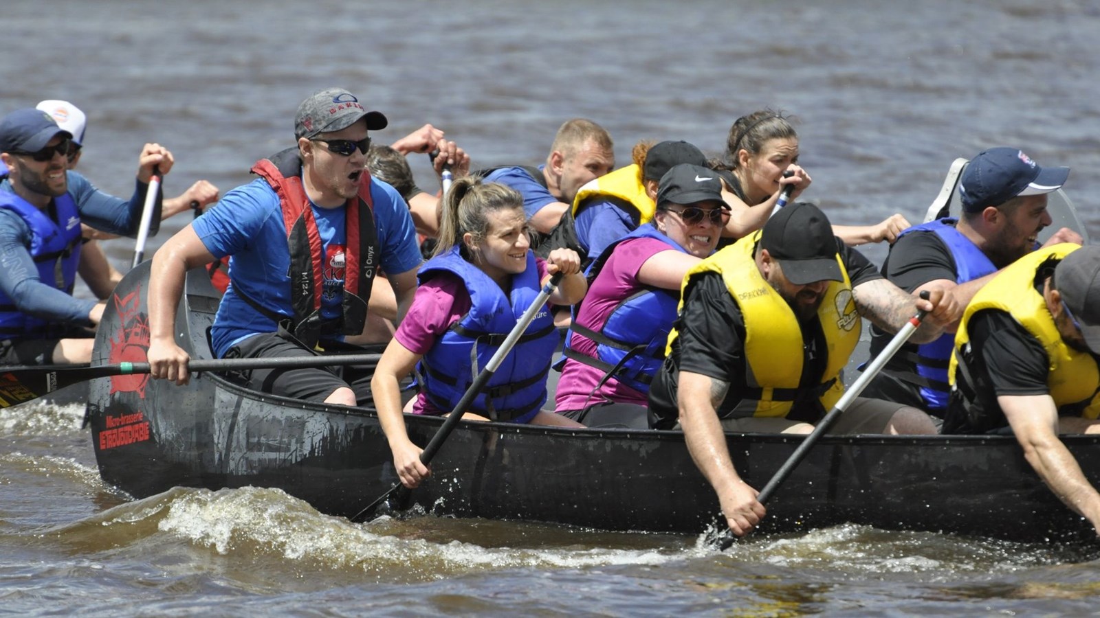 Le Défi rabaska St-Georges Ford a réuni petits et grands sur le bord de la rivière