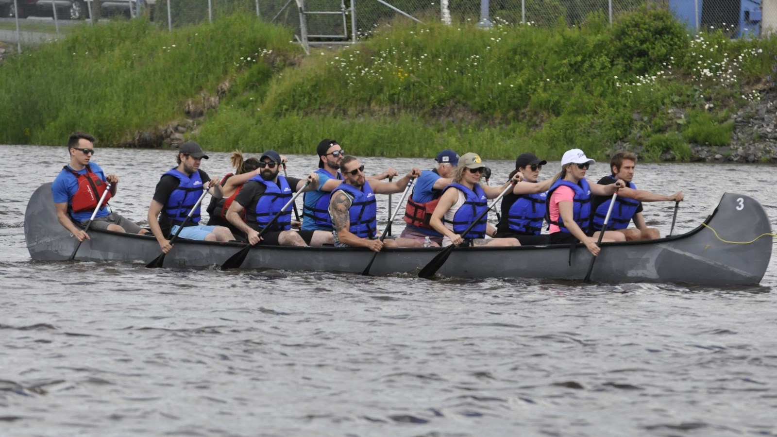 Le Défi rabaska St-Georges Ford a réuni petits et grands sur le bord de la rivière