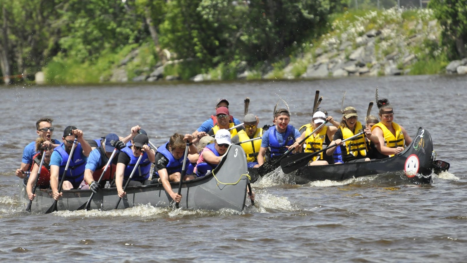 Le Défi rabaska St-Georges Ford a réuni petits et grands sur le bord de la rivière
