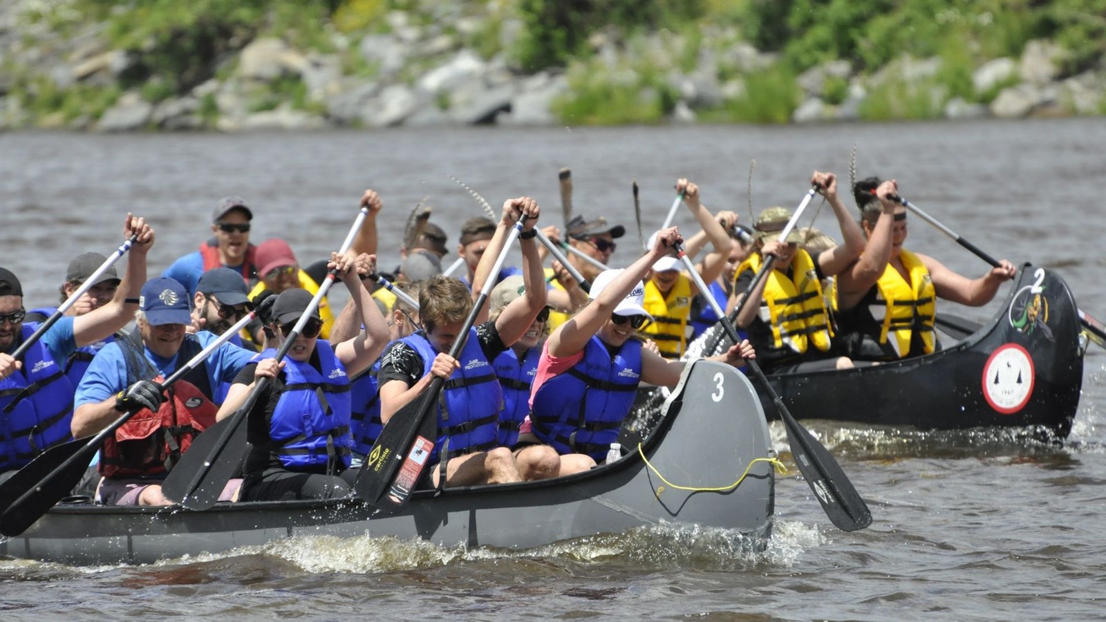 Le Défi rabaska St-Georges Ford a réuni petits et grands sur le bord de la rivière