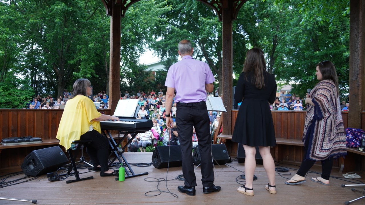 Le chœur ÉliCatRoCa à l’Arboretum : une soirée musicale totalement francophone!