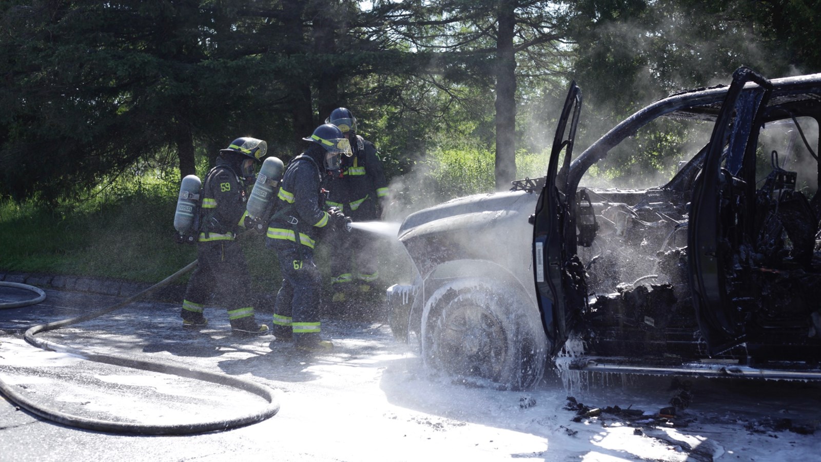 Un pick-up prend feu dans la 175e rue