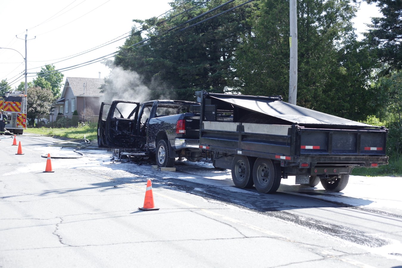Un pick-up prend feu dans la 175e rue
