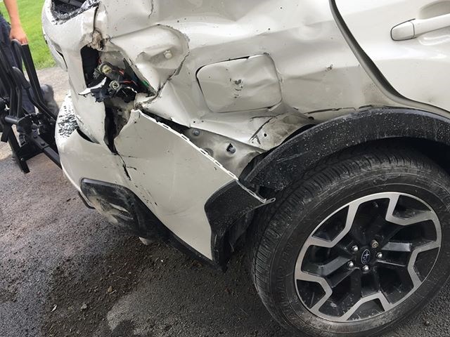 Un automobiliste avec les capacités affaiblies percute un véhicule stationné