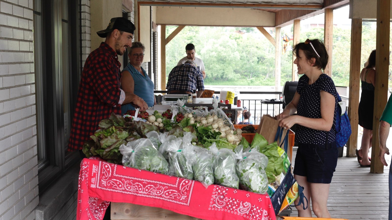 Les producteurs locaux s’invitent sur la terrasse du Grand Marché
