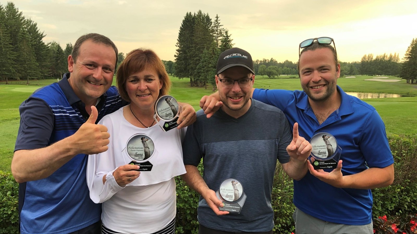 Les gagnants de l'après-midi: André Gilbert, Marie-Claude Gosselin, Patrick Gilbert, Alexandre Veilleux.