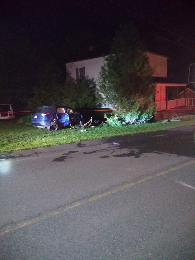 Un conducteur de 29 ans de Saint-Honoré perd la vie après avoir percuté une résidence