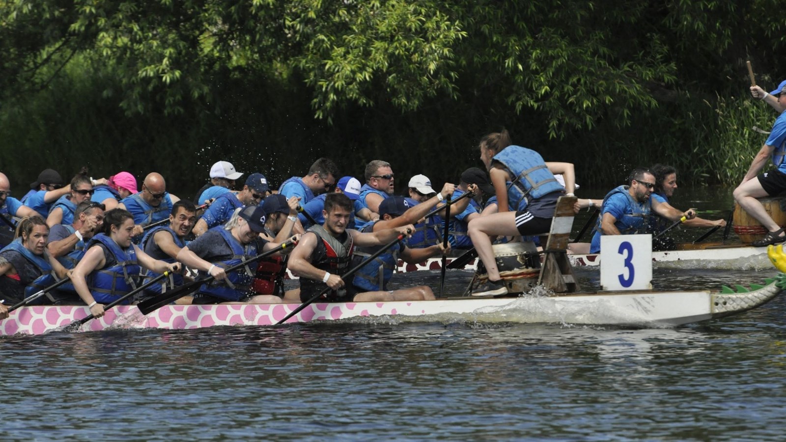 Photos et vidéo de la 10e édition de la course de bateaux-dragons