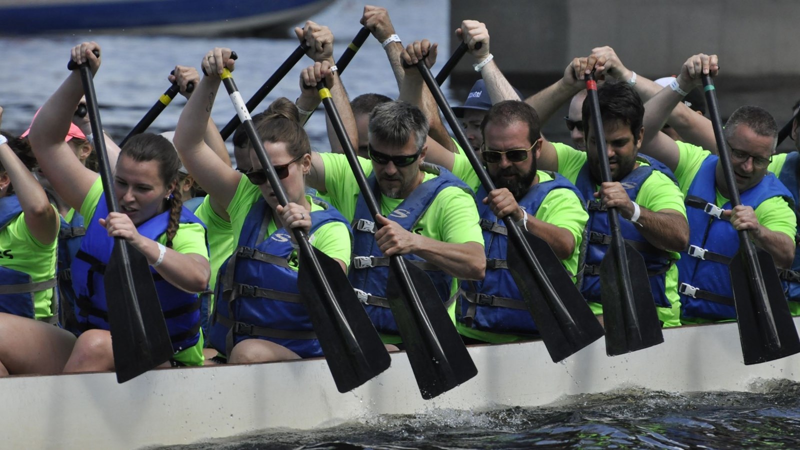 Photos et vidéo de la 10e édition de la course de bateaux-dragons