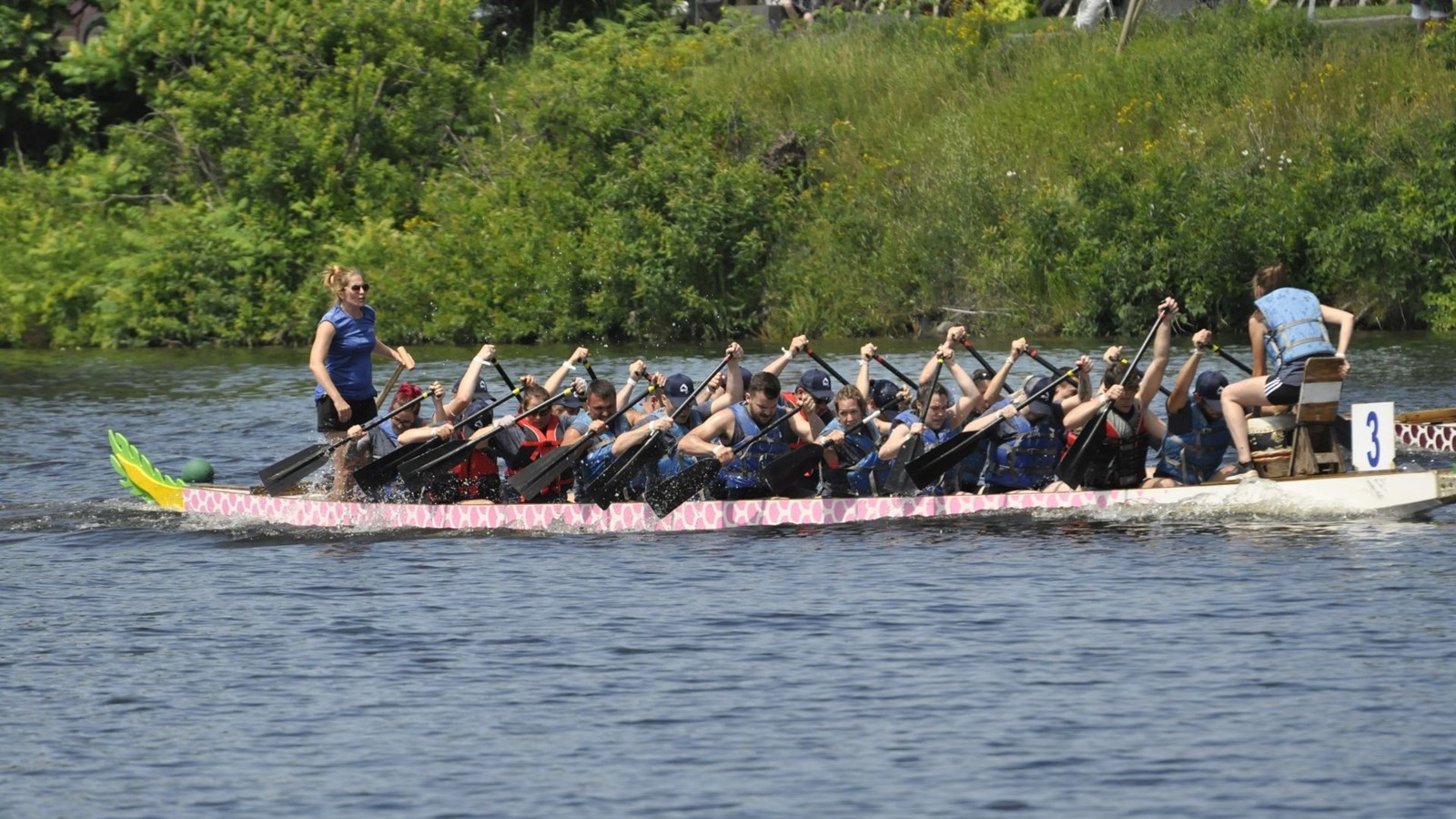 Photos et vidéo de la 10e édition de la course de bateaux-dragons
