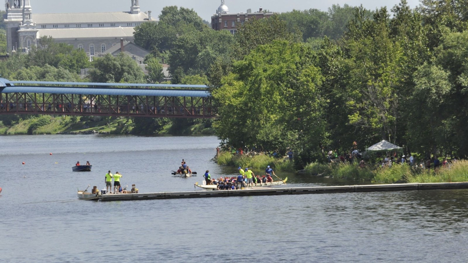 Photos et vidéo de la 10e édition de la course de bateaux-dragons