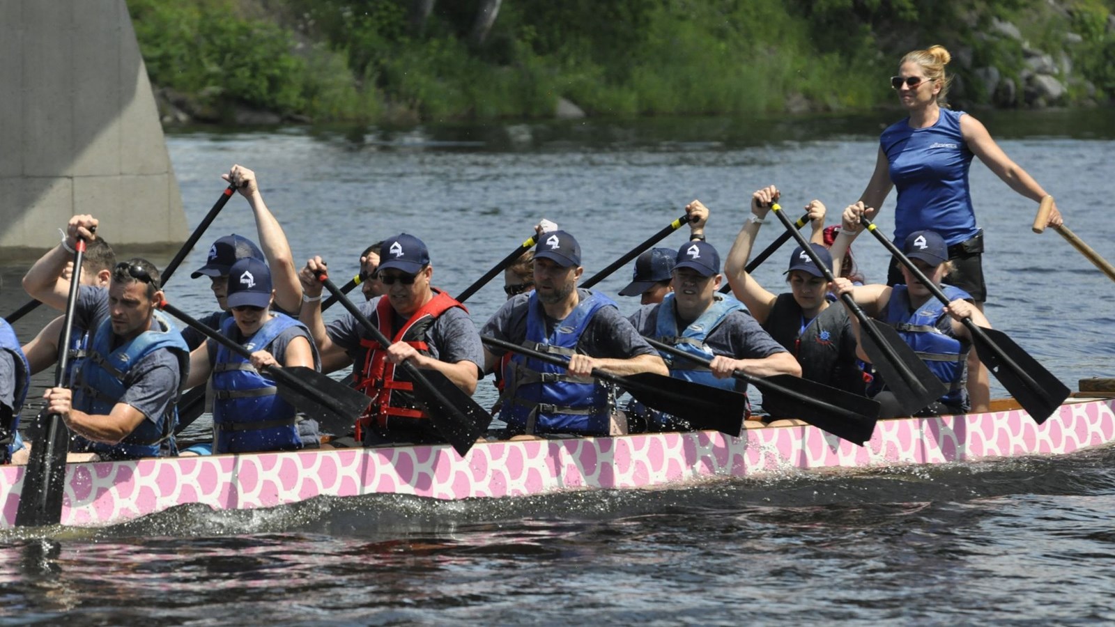 Photos et vidéo de la 10e édition de la course de bateaux-dragons