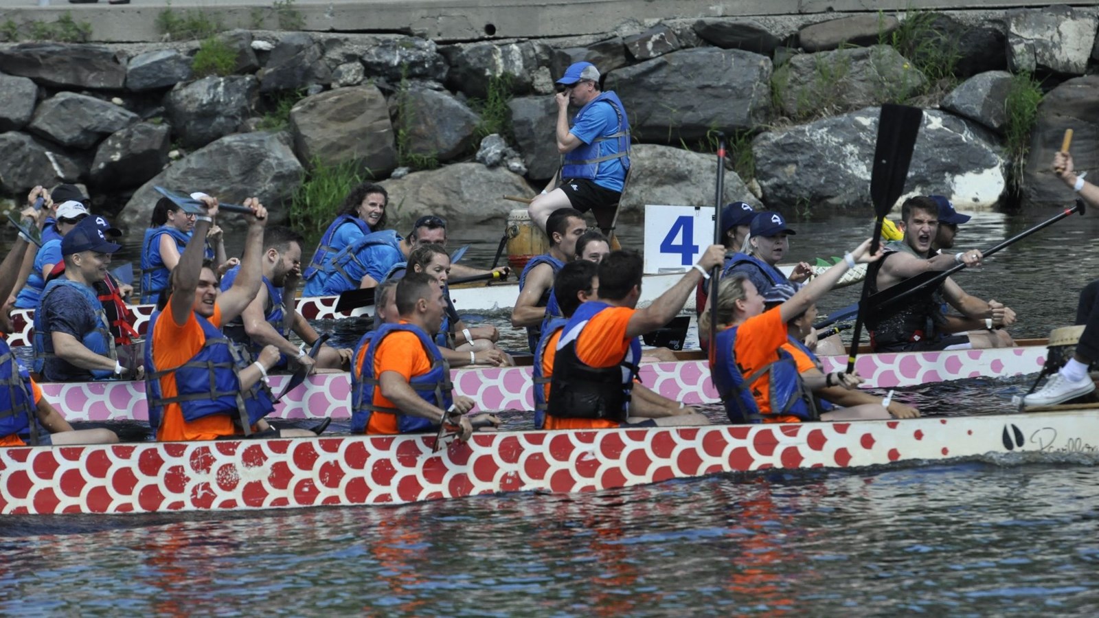 Photos et vidéo de la 10e édition de la course de bateaux-dragons