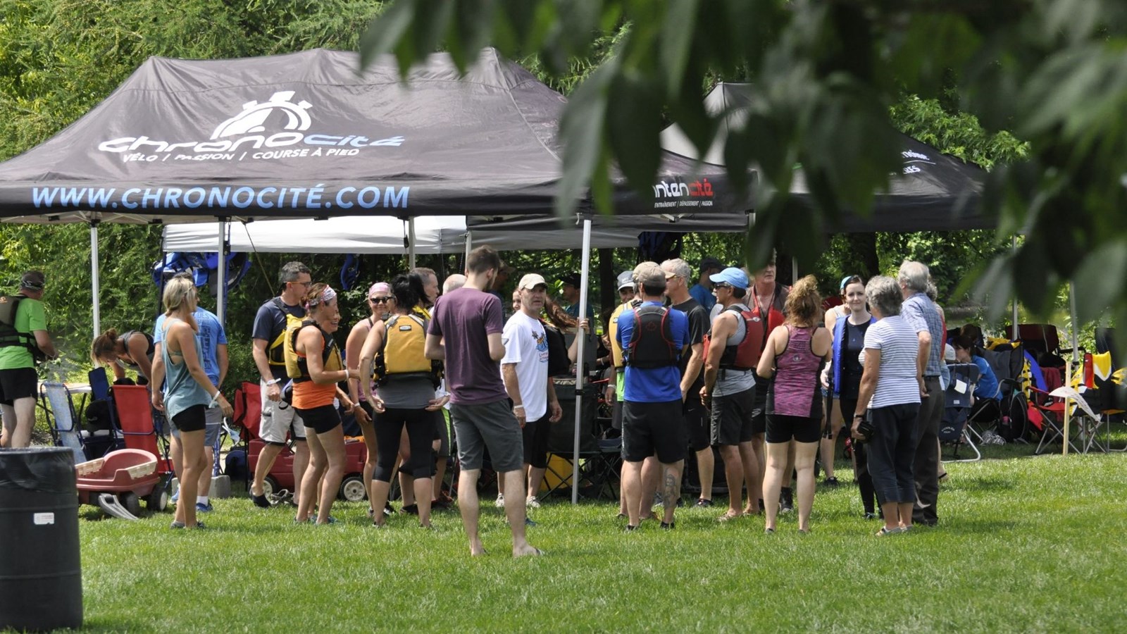 Photos et vidéo de la 10e édition de la course de bateaux-dragons