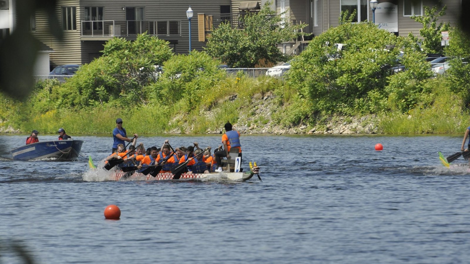 Photos et vidéo de la 10e édition de la course de bateaux-dragons