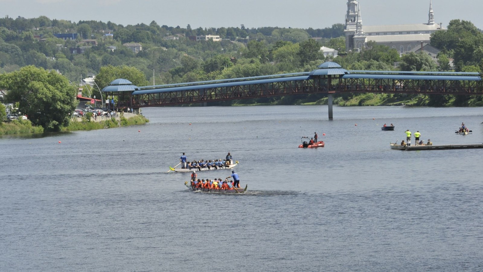 Photos et vidéo de la 10e édition de la course de bateaux-dragons