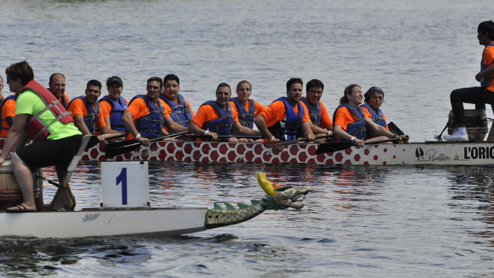Photos et vidéo de la 10e édition de la course de bateaux-dragons
